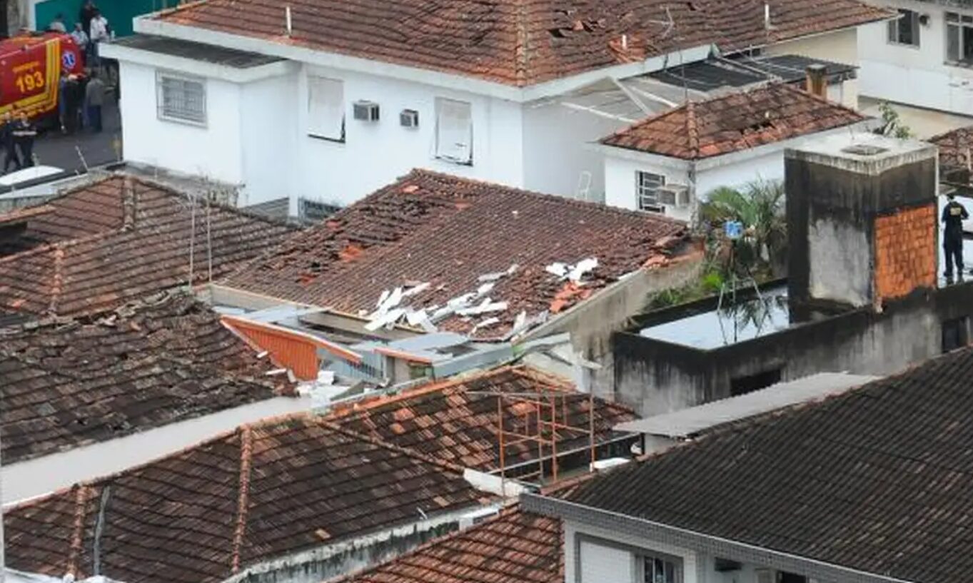 Um dos imóveis atingidos pelo acidente aéreo que vitimou o ex-governador de Pernambuco, Eduardo Campos, e outras 6 pessoas