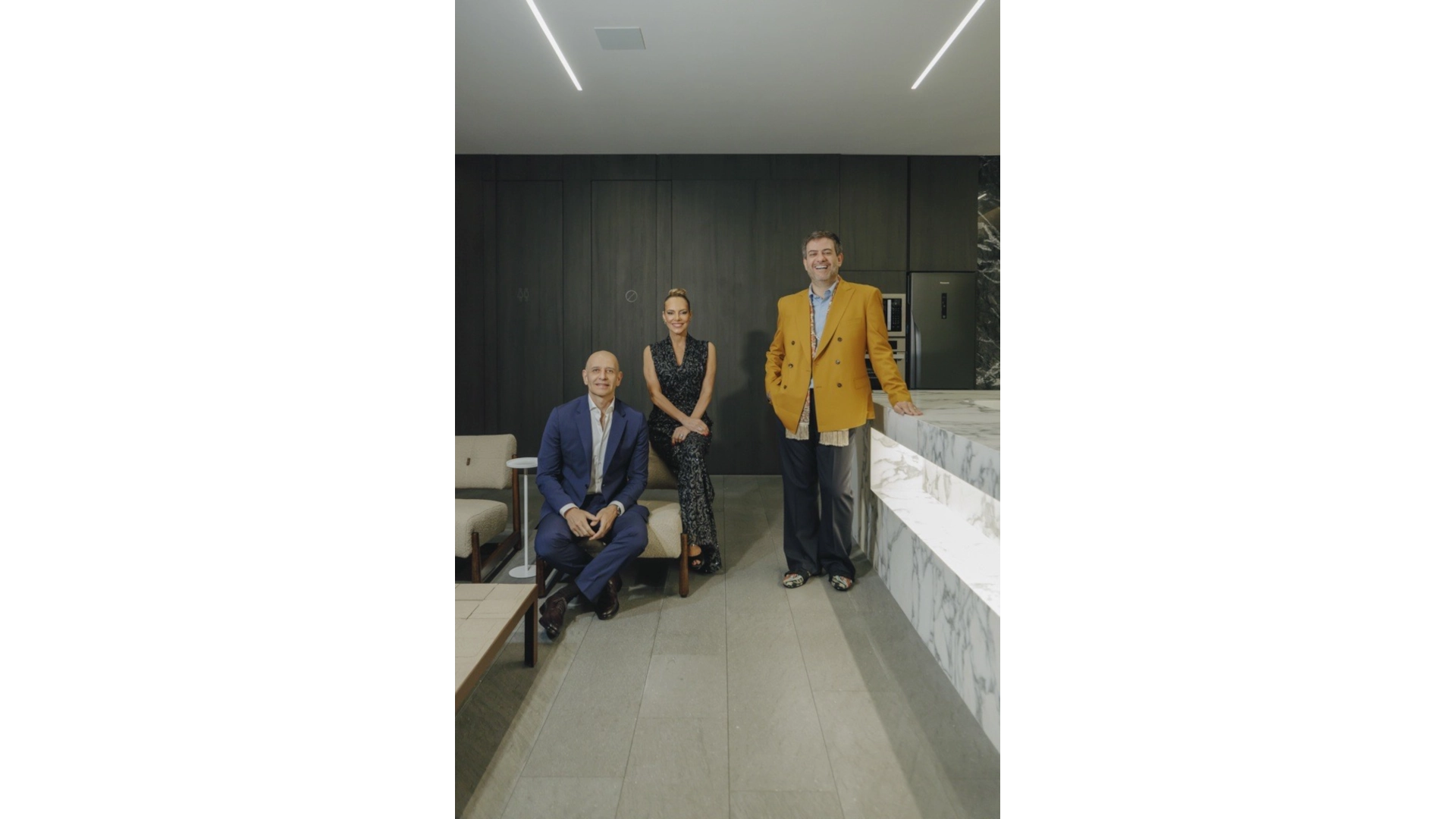 Os diretores da NPK Eduar Merhy Neto e Debora Merhy com o jornalista Bruno Astuto