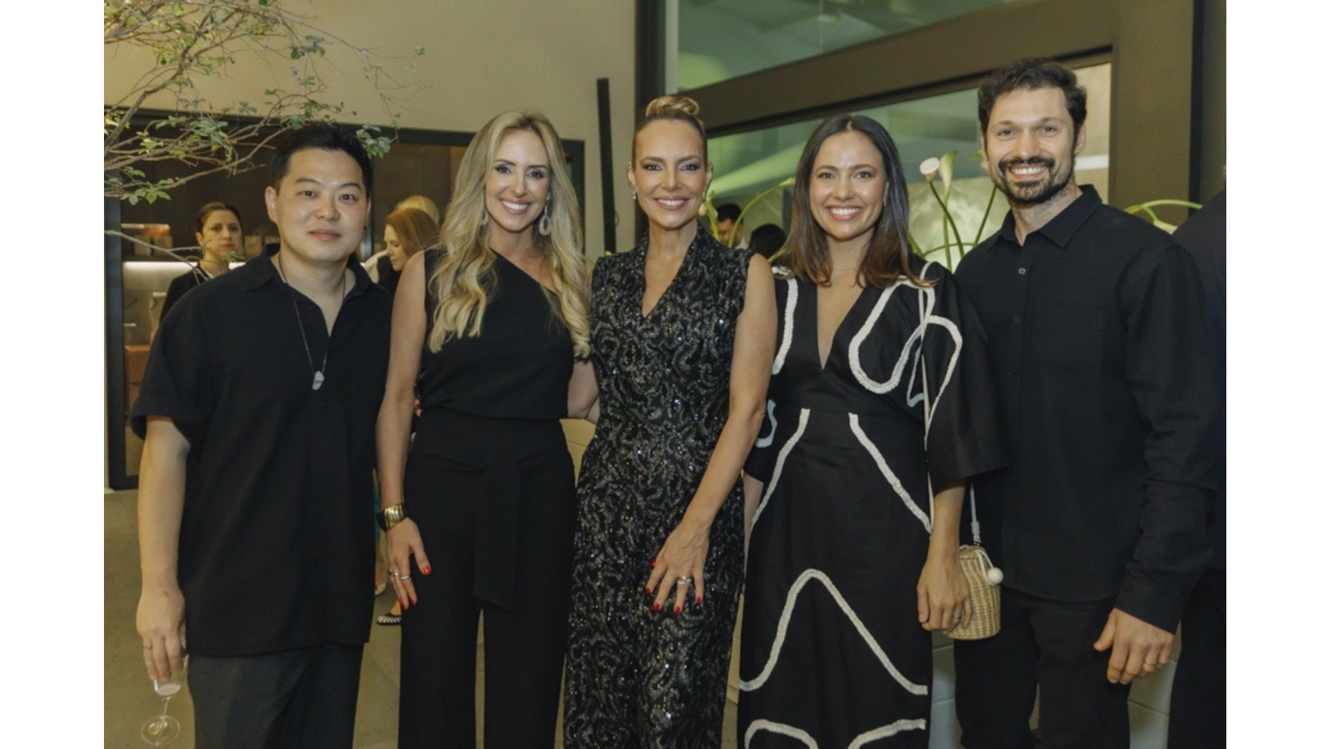 O arquiteto Thiago Tanaka, Rafaela Buffara e Debora Merhy da NPK, e os arquitetos Camille Scopel e Guilherme Belotto