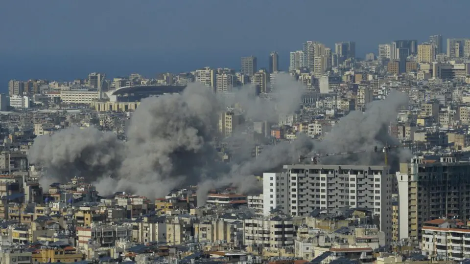 Israel destrói fábricas de armas do Hezbollah no sul de Beirute