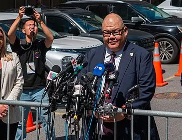 Steven Cheung é um antigo assessor político do partido Republicano e já trabalhou como relações públicas do UFC.