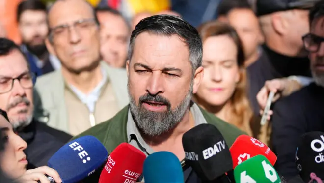 Santiago Abascal líder Vox apoia Eduardo Bolsonaro contra condenação STF