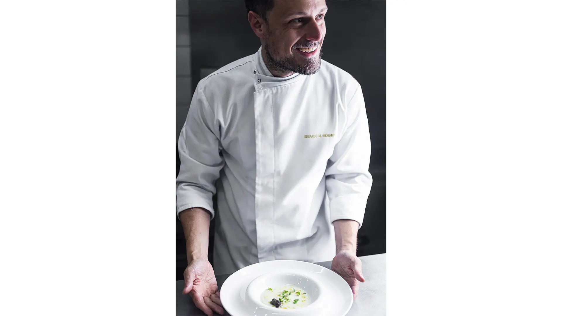 O renomado chef Eduardo Richard, conhecido por seu amor pela culinária francesa, foi semifinalista da 6ª edição do Masterchef Brasil e é responsável por todo o conceito gastronômico do Bourbon Bistrot.