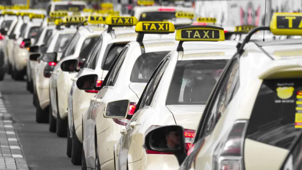 Uber taxi mudanças internet