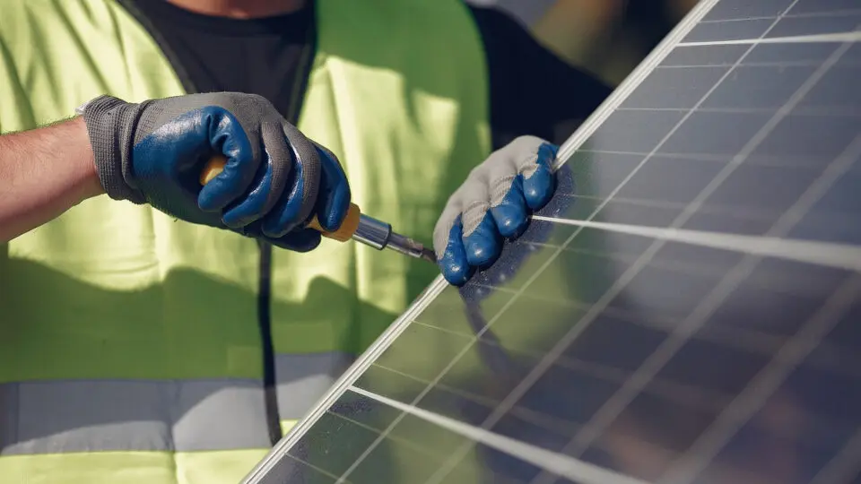 Distribuidoras recusam conexão de 25% das casas com painéis solares