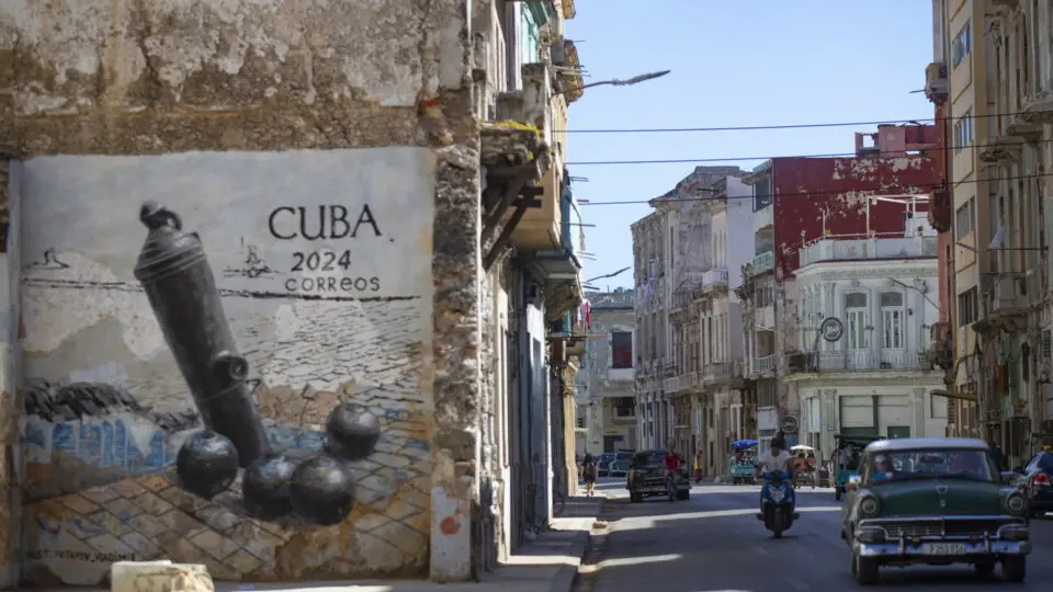 Cuba registra queda histórica no turismo, principal motor econômico da ilha