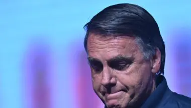 Bolsonaro se emociona e diz que seu “defeito foi jogar limpo”