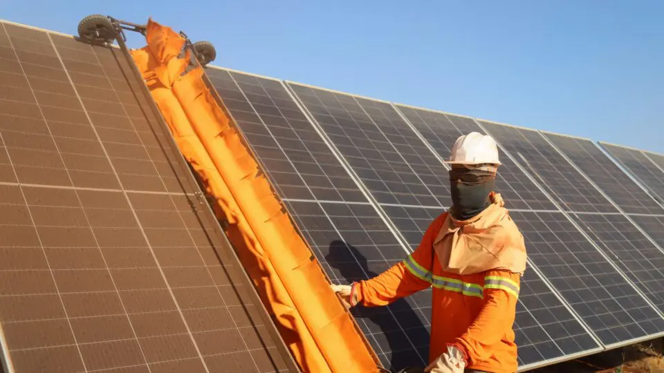 Placas de captação de energia solar.