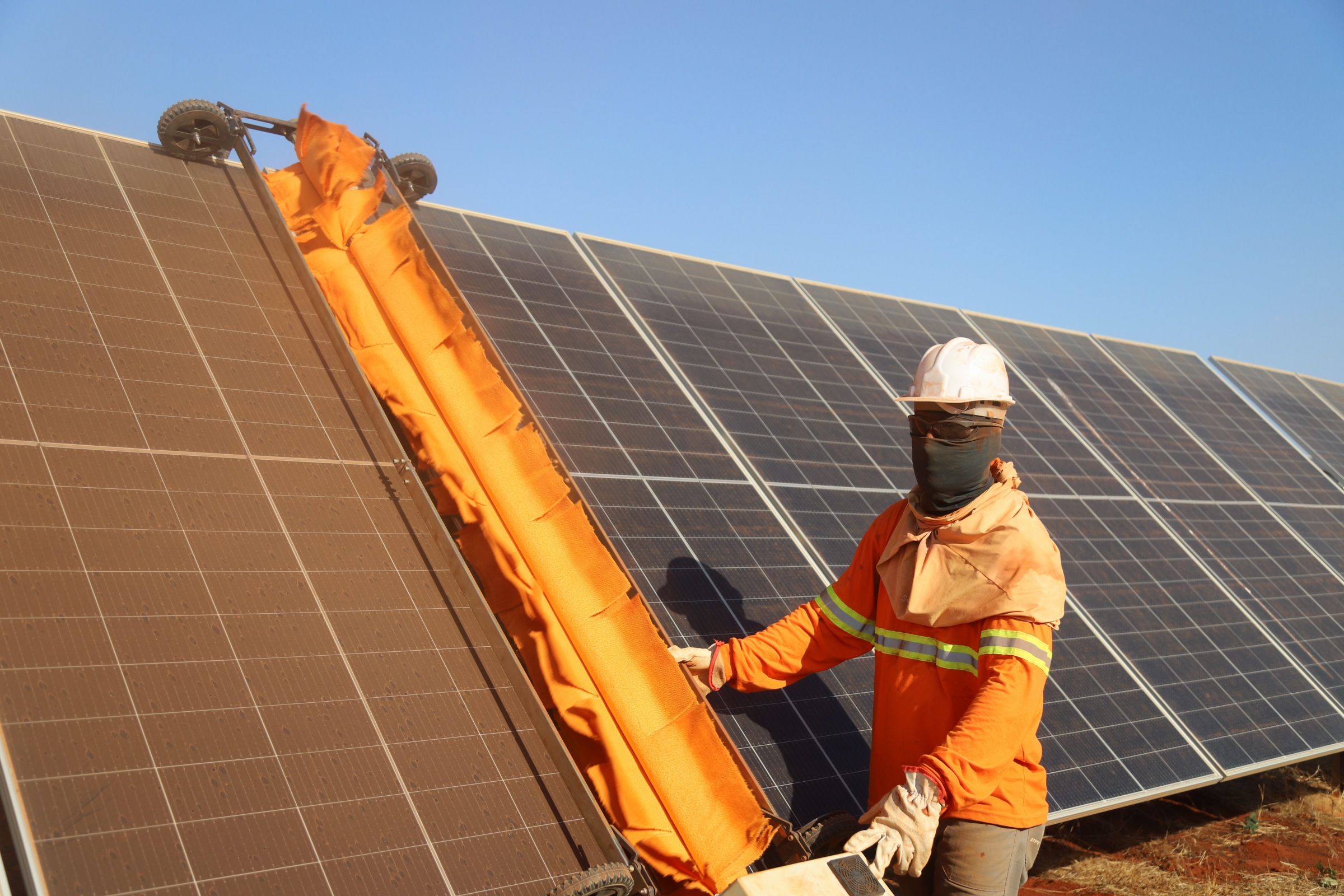 Minas tem alto potencial para desenvolvimento do setor de energia solar, mas enfrenta burocracias e problemas estruturais.