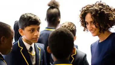 Katharine Birbalsingh, diretora da escola Michaela, em Londres: a chave do sucesso é resgatar valores tradicionais e ir na contramão do progressismo
