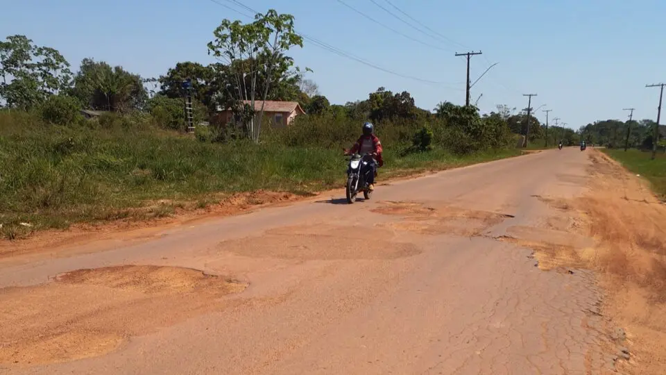 Asfalto deteriorado e riscos aos motoristas: Amazonas é o estado com o maior índice nacional de rodovias em péssimas condições.