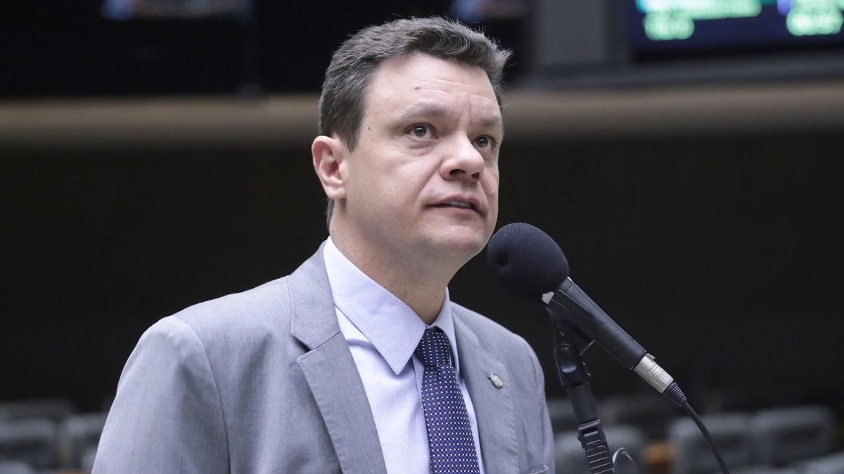 Deputado Odair Cunha diz que debate e votação da proposta deve ocorrer apenas no ano que vem.