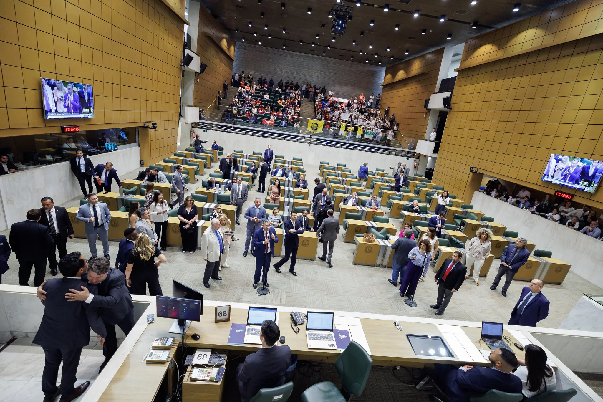 Alesp aprova PEC da Educação do governo Tarcísio de Freitas