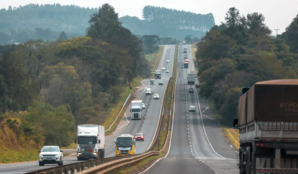 BR-376 é uma via importante para a produção agrícola do Mato Grosso do Sul e do Paraná.
