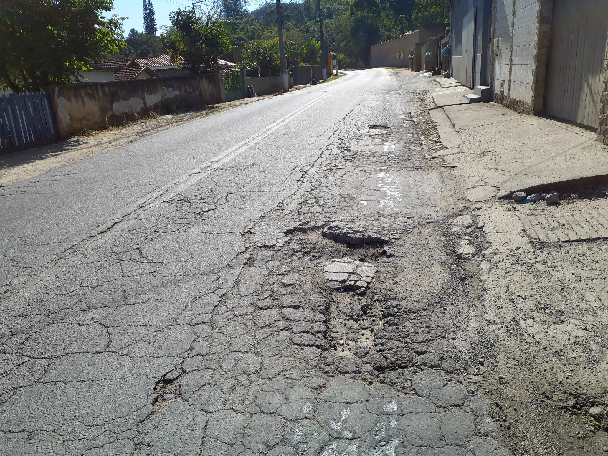 RJ-134 está entre as piores estradas do estado do Rio de Janeiro.