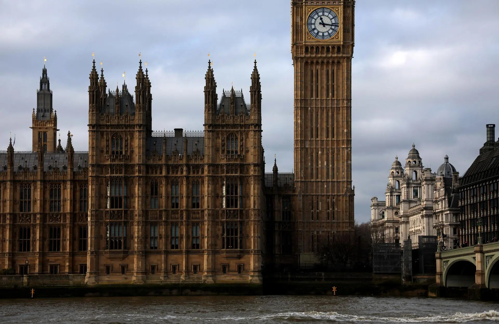 Lei que autoriza morte assistida no Reino Unido avança no Parlamento e será discutida em comissão