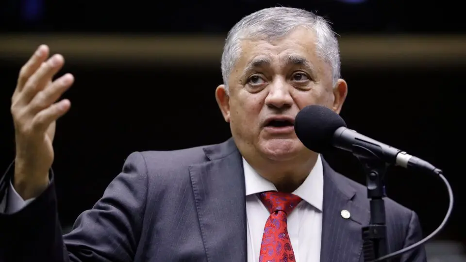 Deputado José Guimarães (PT-CE) envia projetos do corte de gastos do governo para apreciação do Congresso Nacional