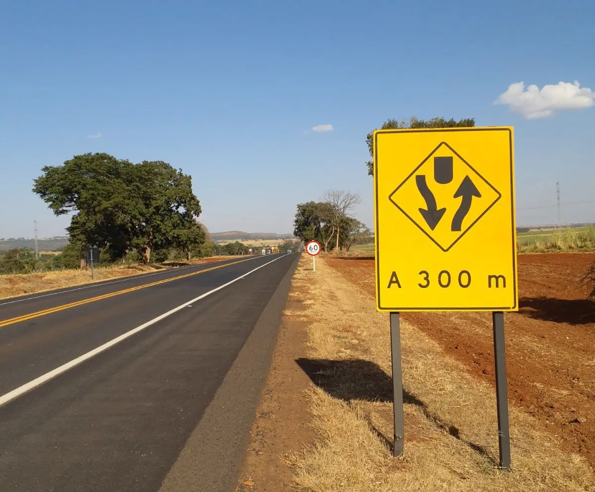 BR-364 - é considerada com "boa" sinalização, diz pesquisa da CNT.