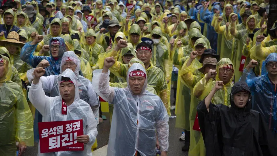 Maior sindicato da Coreia do Sul anuncia greve geral exigindo renúncia do presidente Yoon Suk-yeol