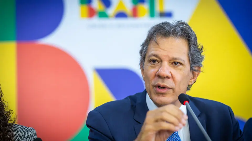 Governo eleva para R$ 15 bilhões economia com nova regra do salário mínimo após revisão do PIB
