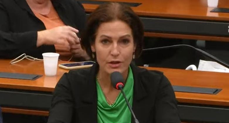 Cristina Graeml aposta em apoio de presidente nacional do Podemos para emplacar candidatura em 2026.