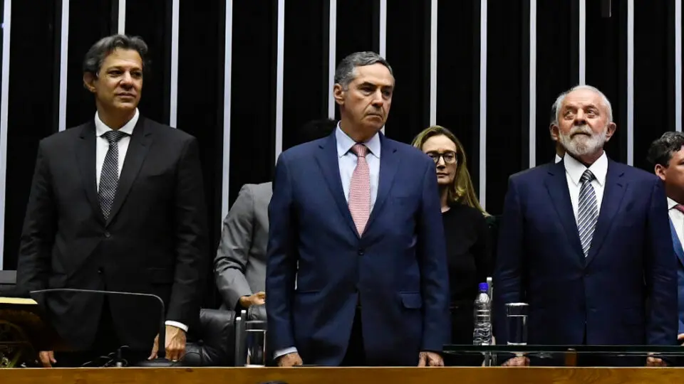 A Justiça contra o corte de gastos: membros do Judiciário defendem pagamentos acima do teto do funcionalismo.