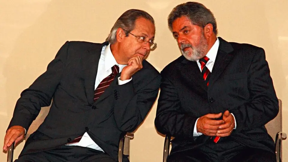 Dirceu e Lula em 2004: ex-ministro segurou sozinho o rojão do mensalão.