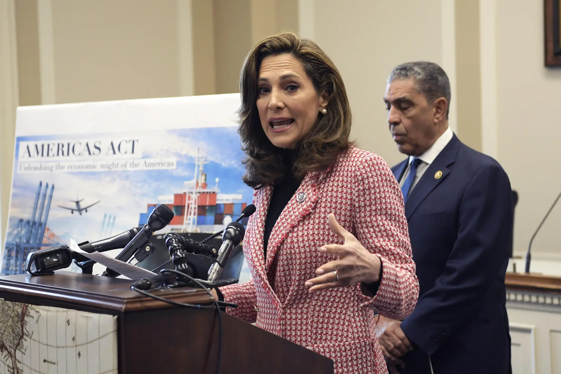 Câmara dos EUA aprova lei que viabiliza ensino dos horrores perpetrados pelo comunismo em sala de aula