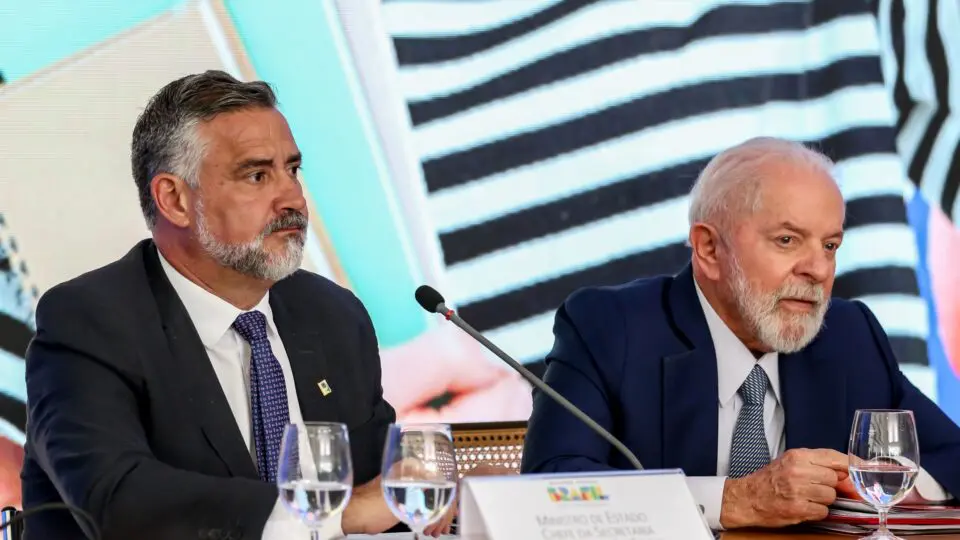 Lula admite erro na comunicação do governo e promete correções