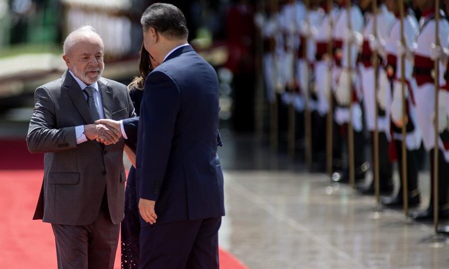 Na guerra comercial EUA-China, melhor para o Brasil é ficar de fora