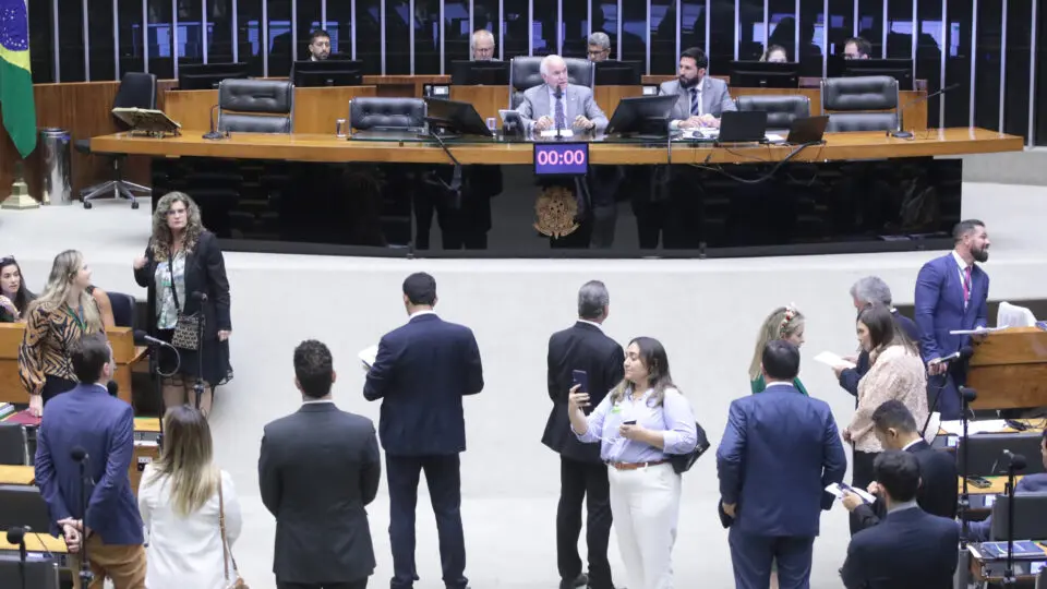Câmara prioriza projetos de segurança e adia pacote fiscal