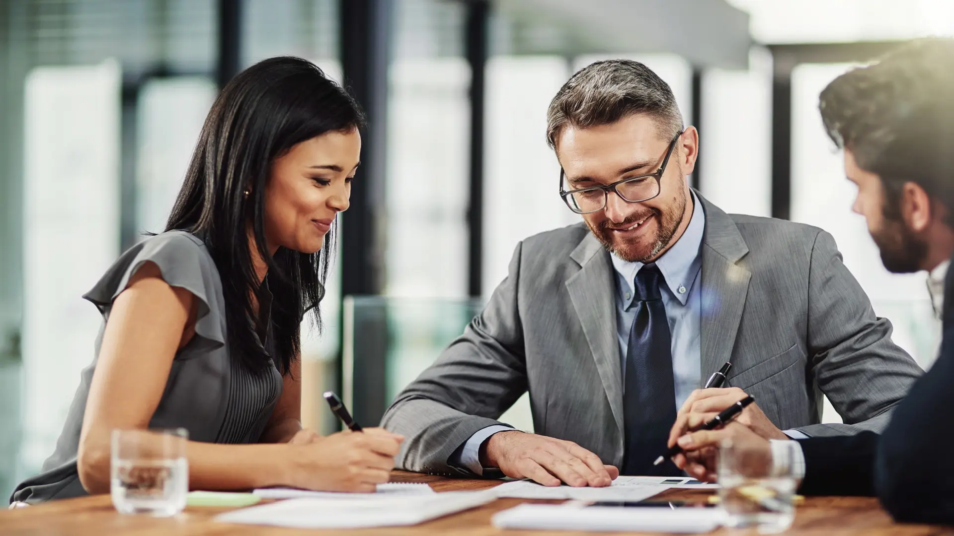 No Brasil, as principais obrigações a serem cumpridas por investidores são junto à Receita Federal e ao Banco Central