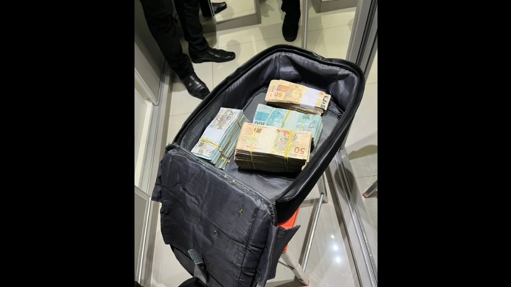 Primo do deputado Elmar Nascimento é suspeito de participação em esquema de desvio de verbas de emendas parlamentares.