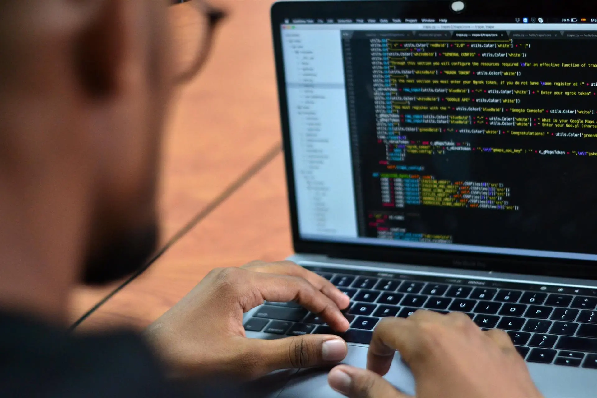 FBI alerta sobre risco de espionagem chinesa em mensagens enviadas por aplicativos sem criptografia