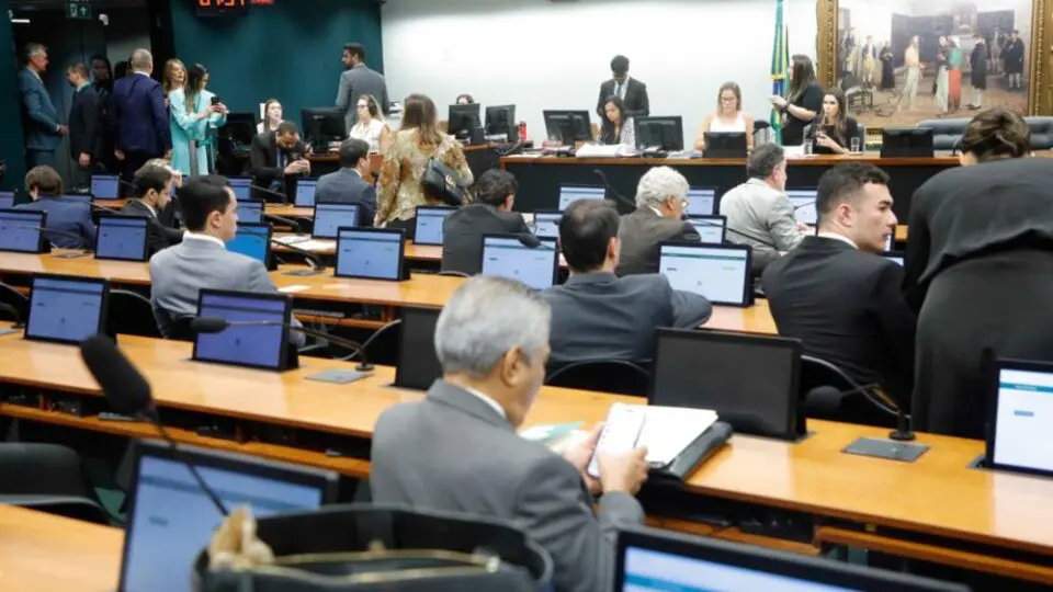 Comissão aprovou proposta que prevê contagem pública de votos por amostragem