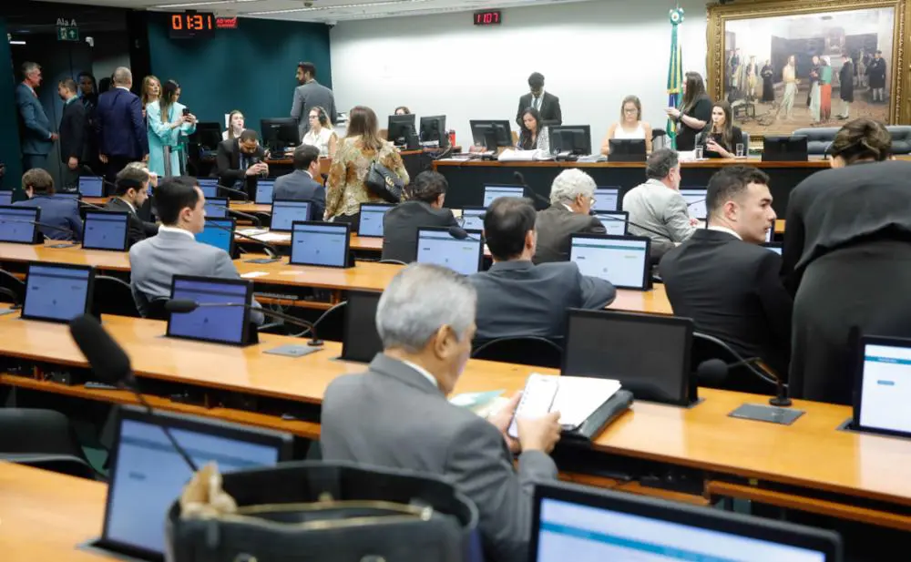 Comissão aprovou proposta que prevê contagem pública de votos por amostragem