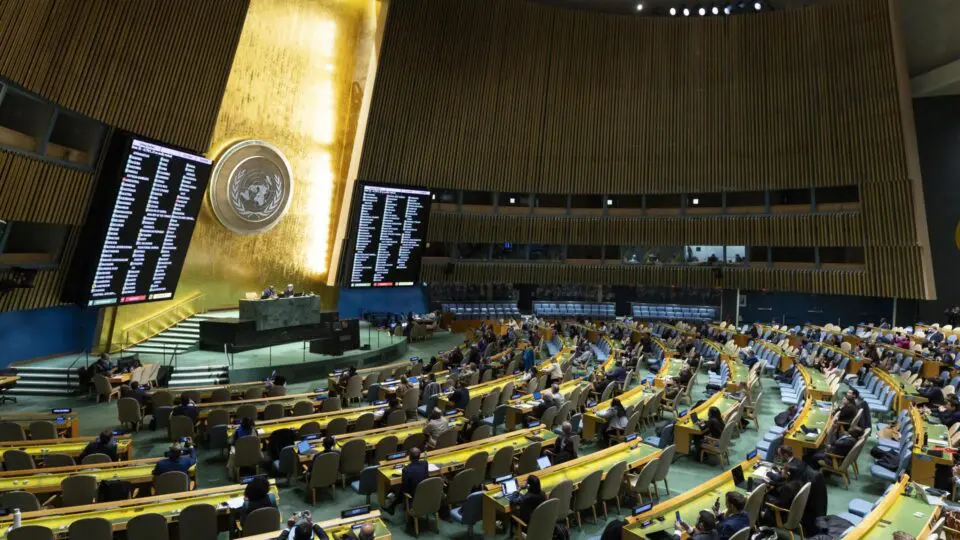 Sem apoio de Argentina e EUA, Assembleia-Geral da ONU aprova nova resolução sobre cessar-fogo em Gaza