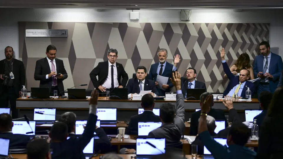 CCJ do Senado aprova regulamentação da reforma tributária