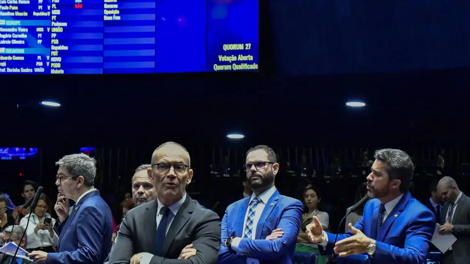 Armas fora do “imposto do pecado”; veja como votou cada senador