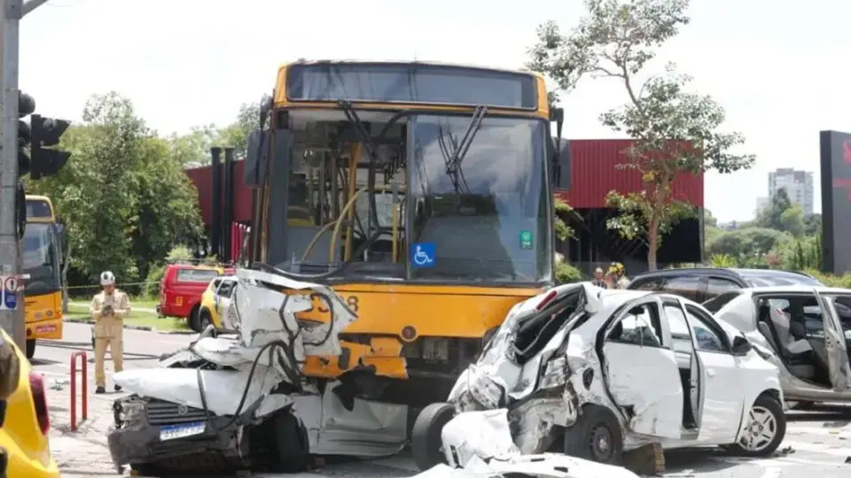 Acidente ônibus Curitiba