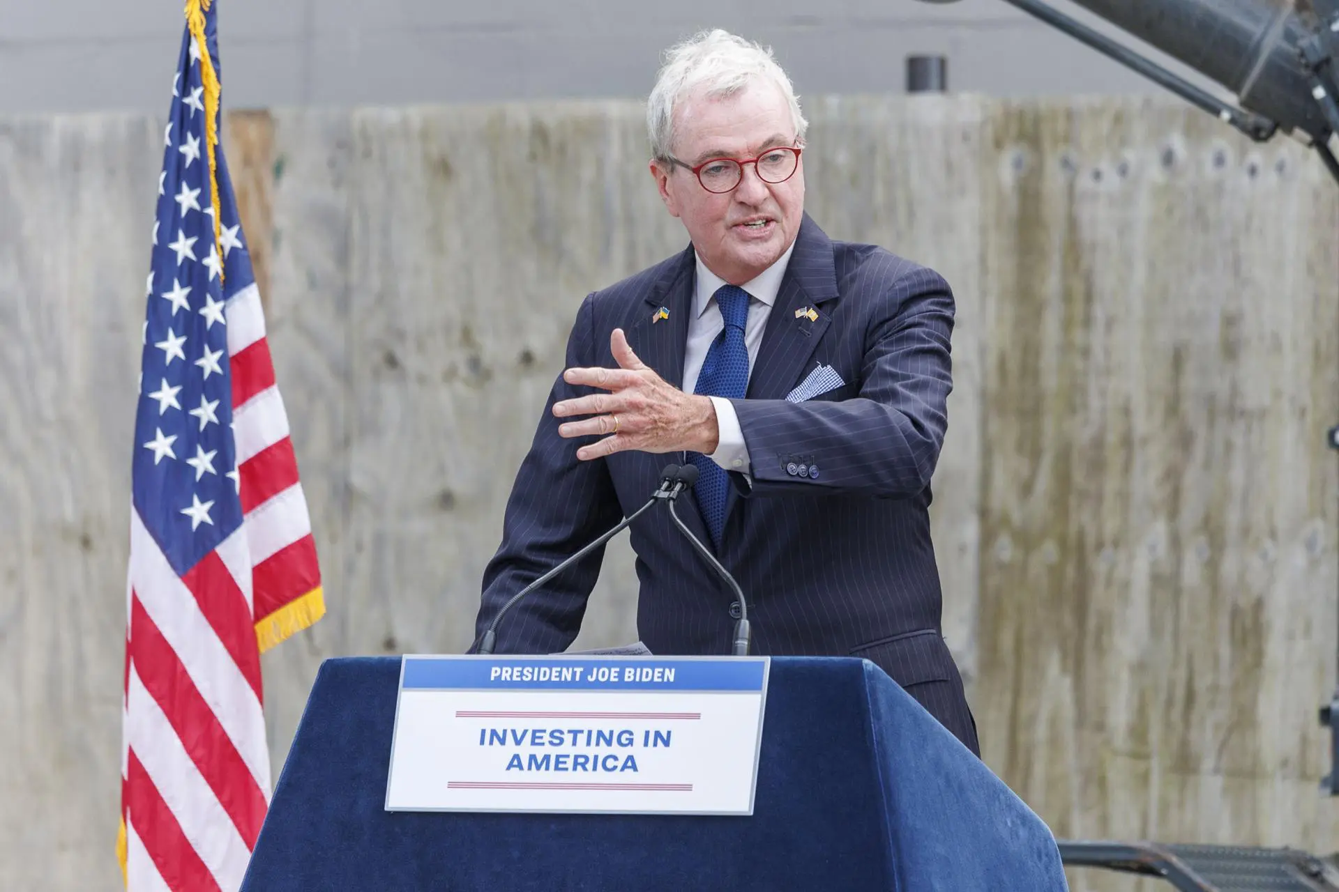 Governador alerta sobre drones sobrevoando Nova Jersey; Casa Branca cita falta de “evidências”