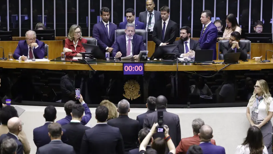 Governo libera R$ 7,6 bi em emendas para destravar pacote fiscal
