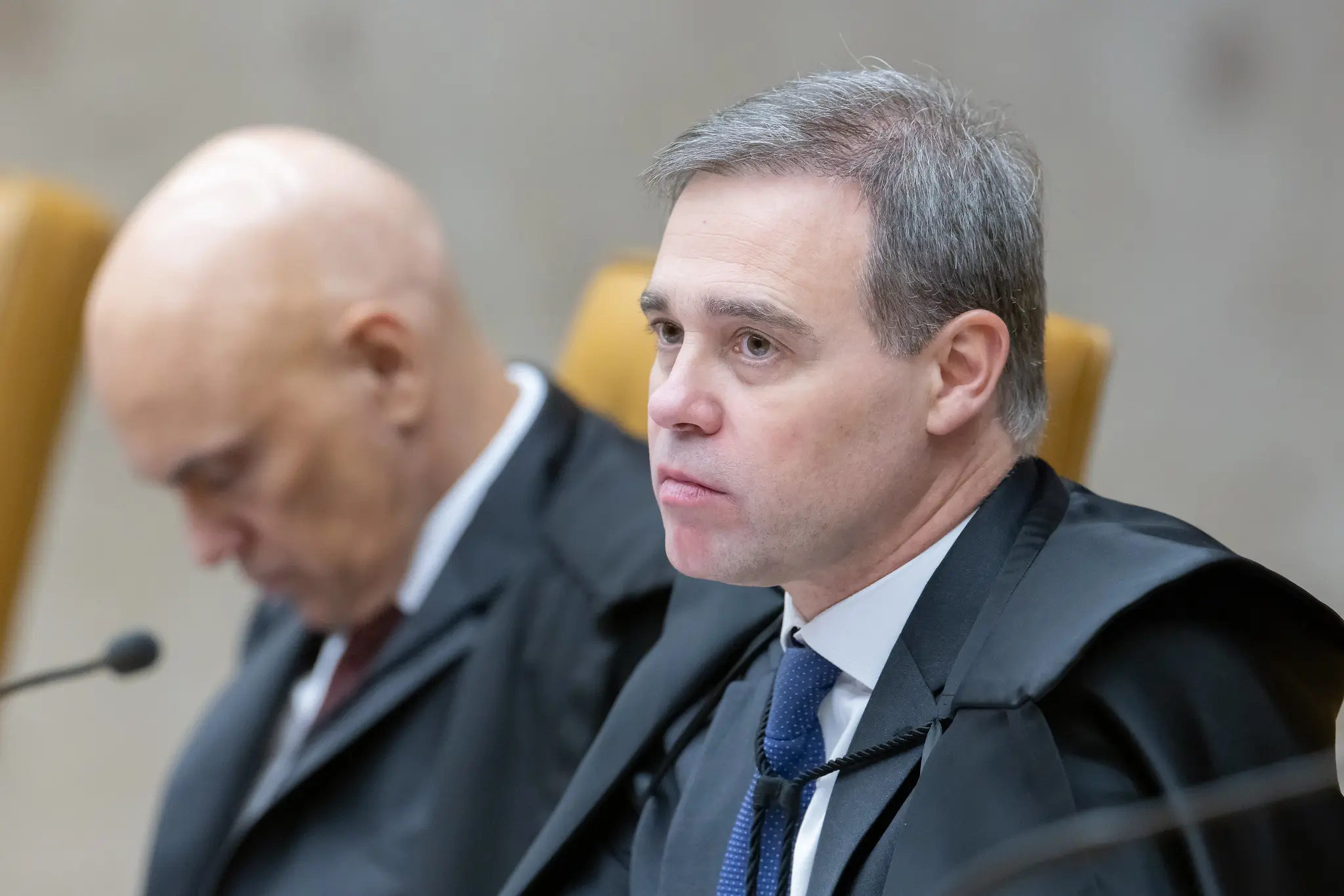 Mendonça vota contra maioria do STF e a favor de Bolsonaro e Jefferson