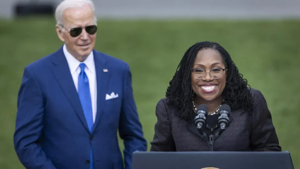 Juíza da Suprema Corte dos EUA indicada por Biden estreia em musical na Broadway