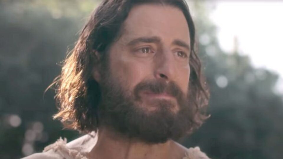 O ator Jonathan Roumie caracterizdo como Jesus na série "The Chosen"