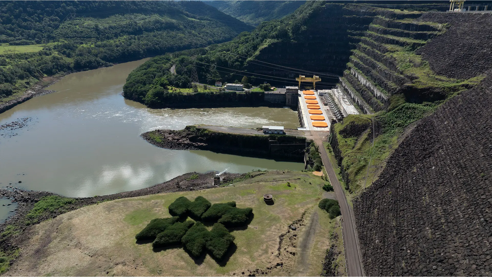 O plano de investimento da Copel para 2025 contempla o recorde histórico de R$ 2,5 bilhões em investimento na distribuição de energia elétrica no Paraná.