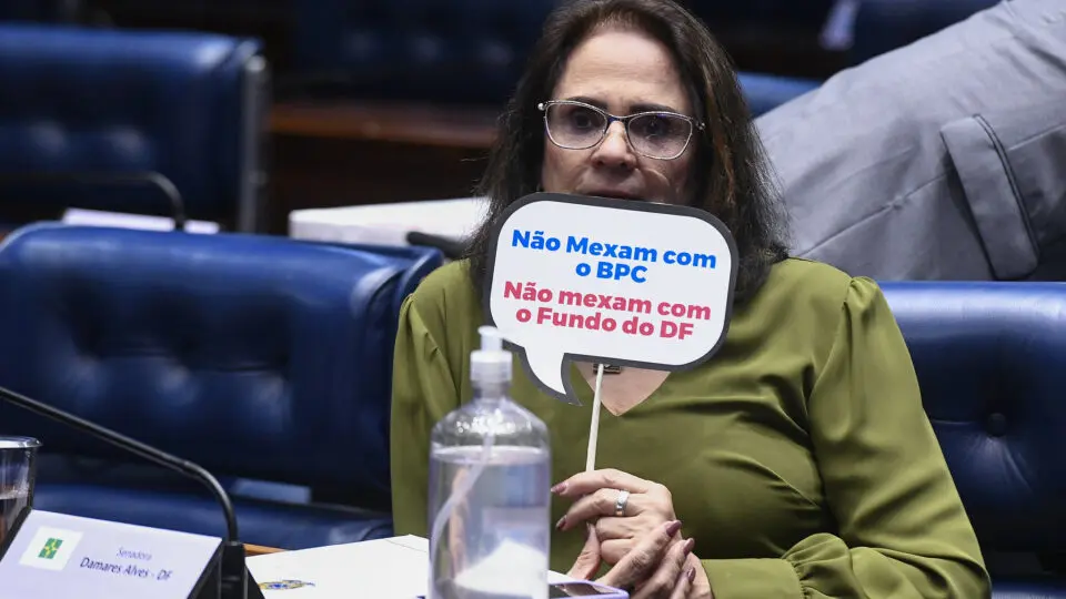 Damares ameaça “acampar” no Senado se Câmara mexer no BPC e no Fundo do DF