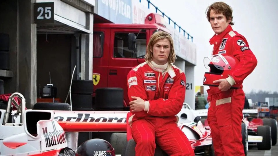 Chris Hemsworth e Daniel Brühl em cena de "Rush – No Limite da Emoção"