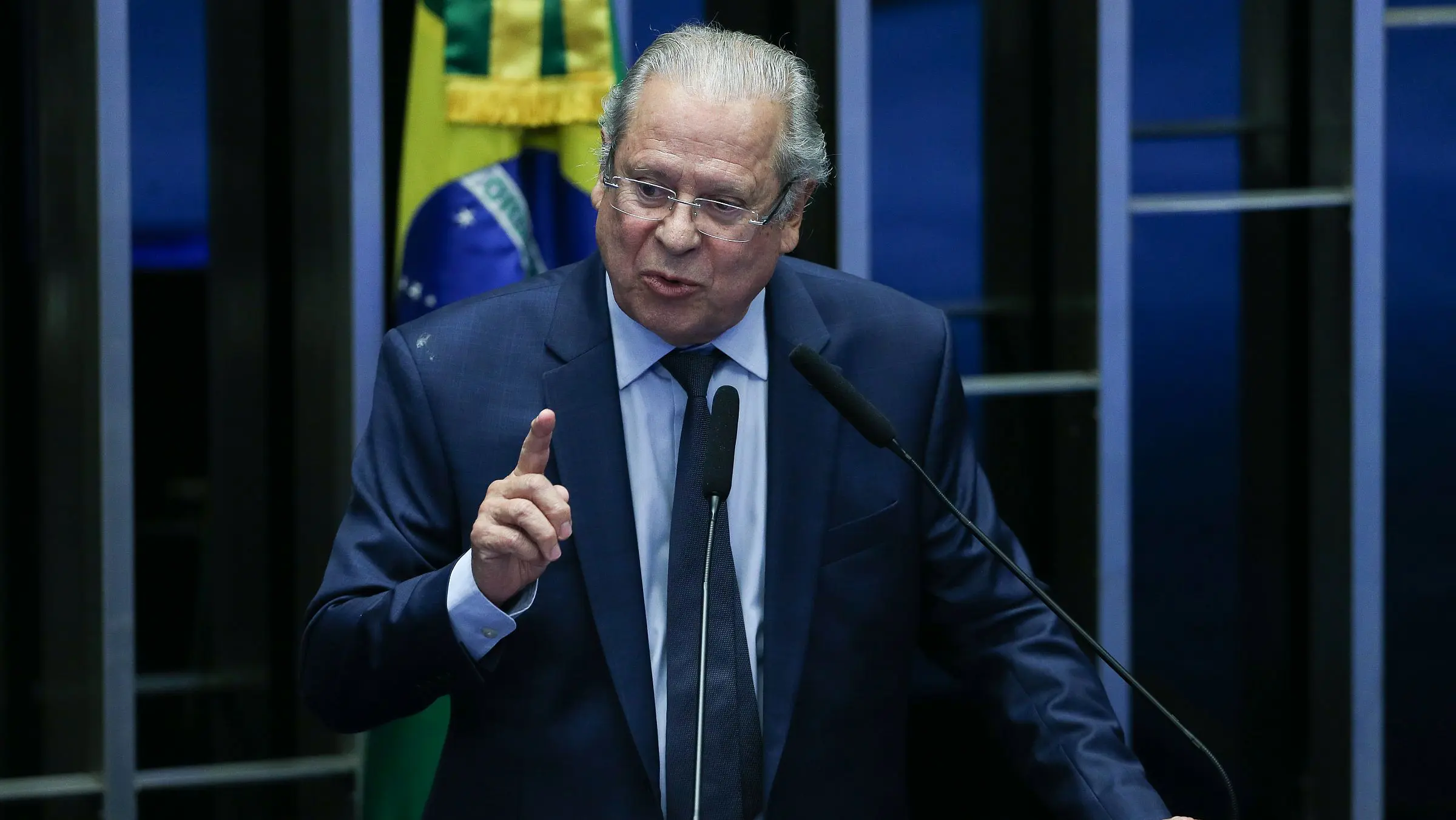 José Dirceu em sessão especial do Senado