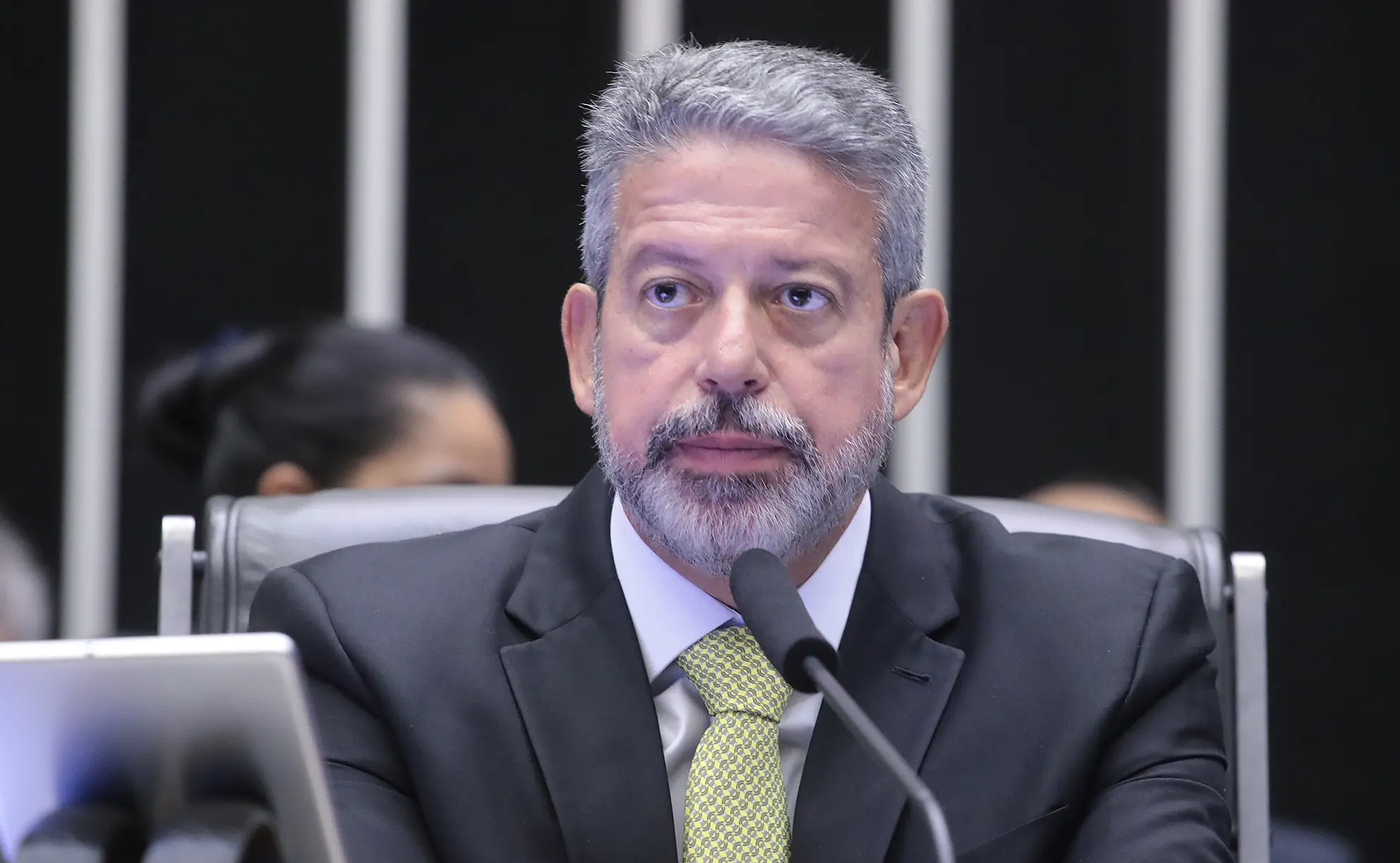 Sem votos para aprovar PEC, Lira adia análise do pacote fiscal